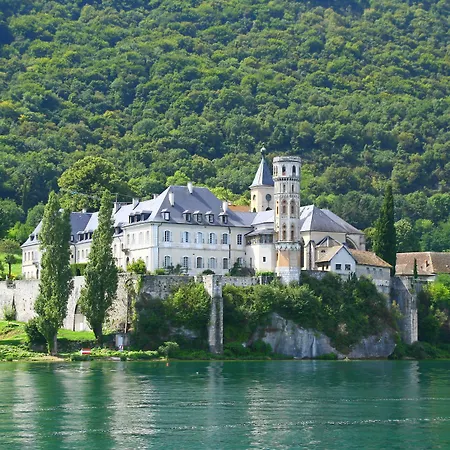 Ibis Styles Aix Les Bains Domaine De Marlioz מלון אקס-לה-באינס
